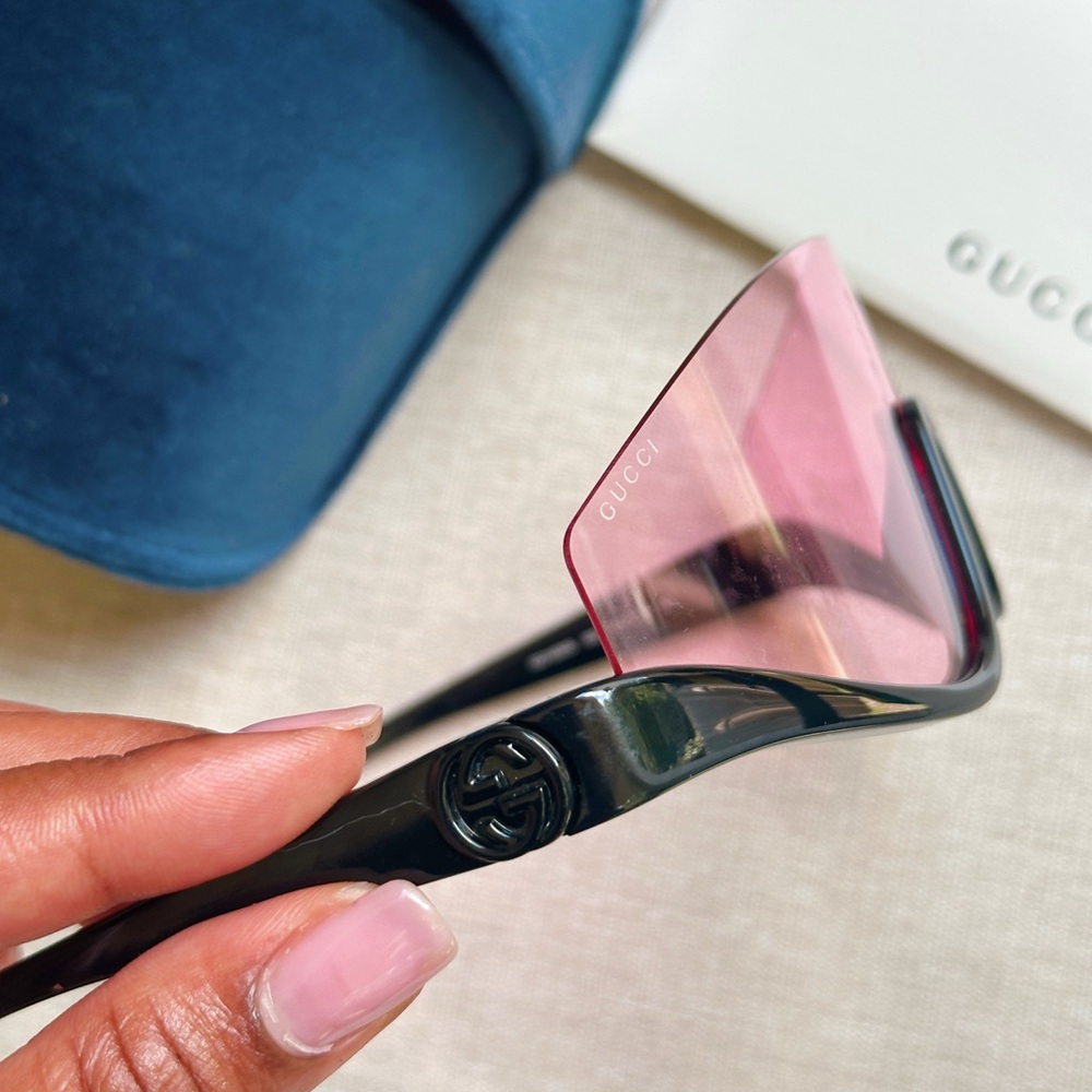 Authentic Gucci Pink Shield Sunglasses - Picture 2 of 7